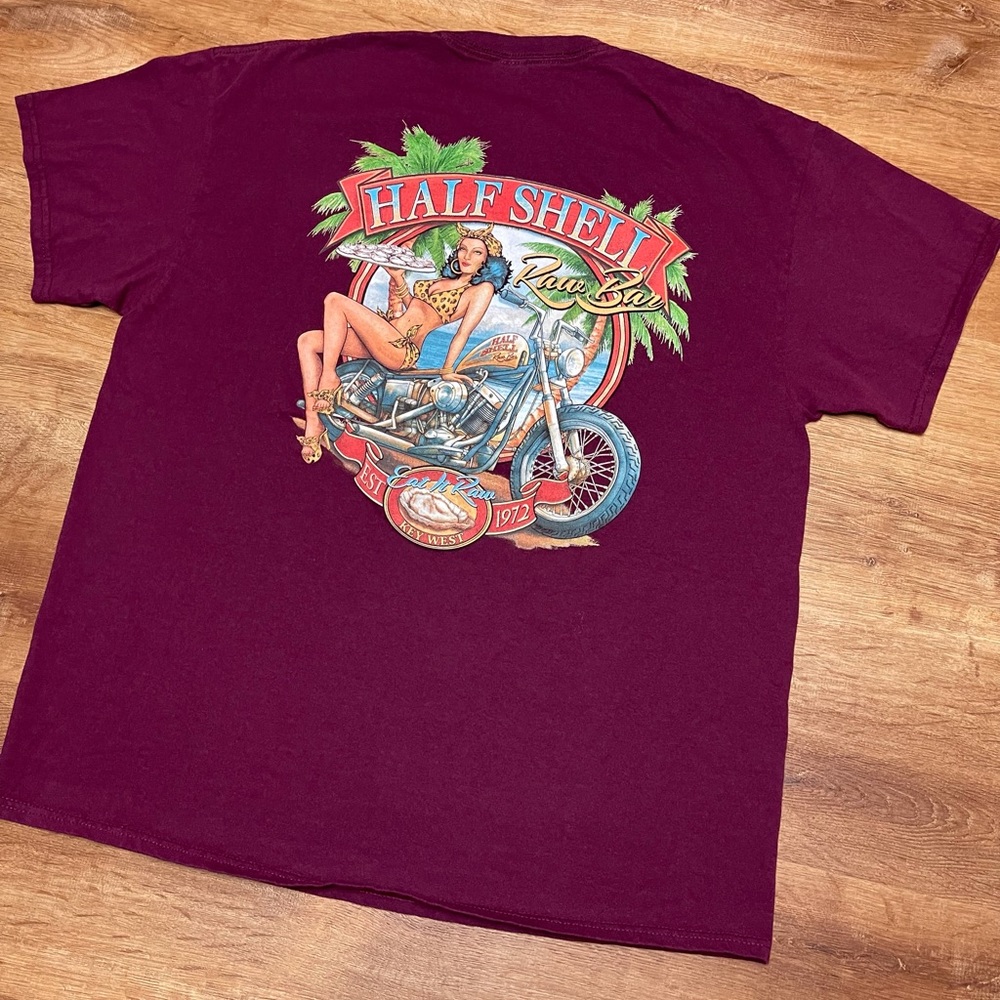 Graphic tee‎
